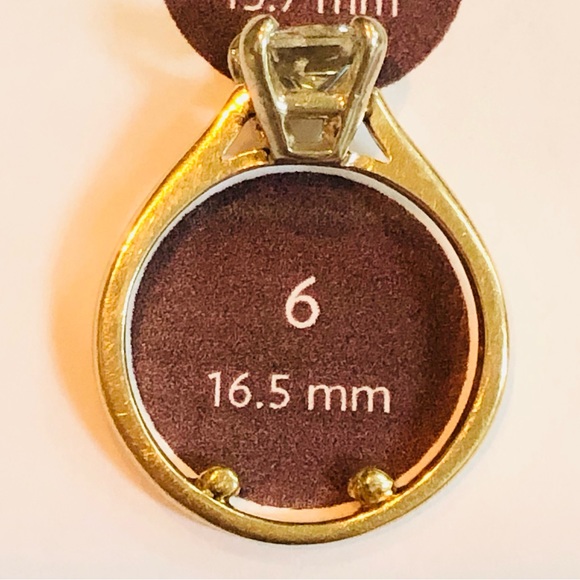 1.58 Carat Radiant Cut Diamond in 4 Prong Mounting 14 K White/Yellow Gold Ring - Picture 6 of 9